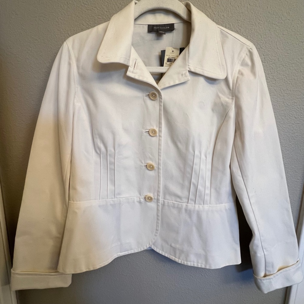 Ann Taylor NWT 100% Cotton Peplum Button Front Jacket. Ivory.Women's Size 6